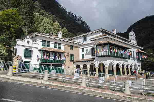 38 - Colombia - Bogota - cerro Montserrate - estacion teleferico